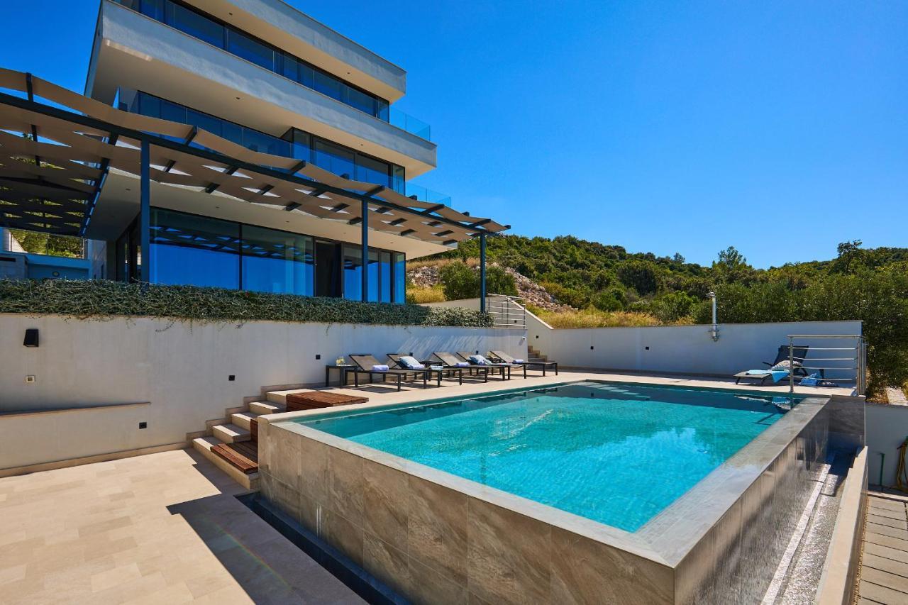Hedera Estate, Villa Hedera XV スラノ エクステリア 写真